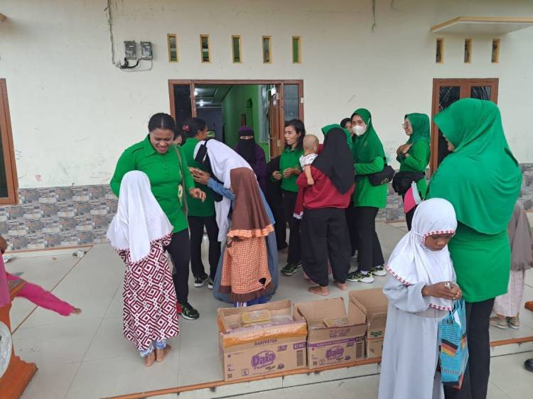 Koramil 02/Timika Bagikan TakjilPada Yayasan Yatim Piatu Baitulrosul
