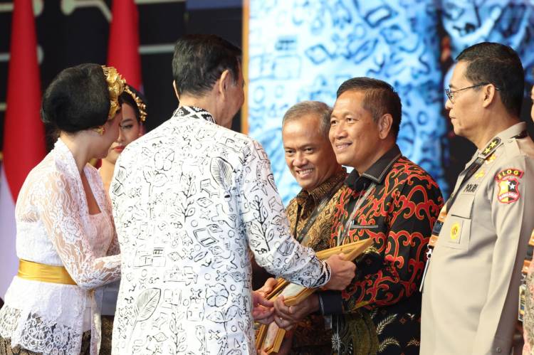 Kementerian Pertahanan Terima Penghargaan Terbaik P3DN