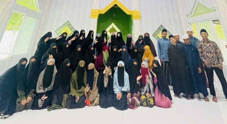 Terus Bergerak Kunjungi Yatim Dan Dhuafa, Aisyah dan  Kiky Valencia Berbagi Jum'at Berkah