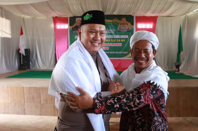 Kunjungi Tokoh Agama, Kapolres Simalungun AKBP Choky Diangkat menjadi Keluarga Kehormatan Ponpes Darul Hikmah