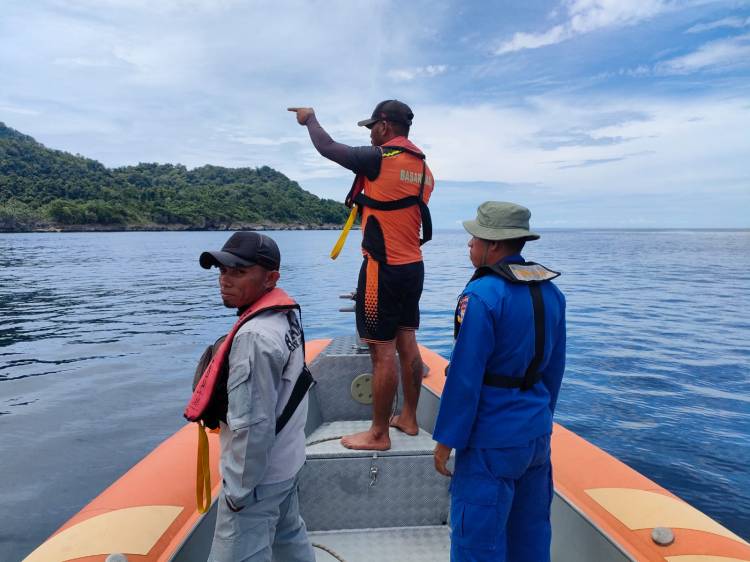 Bakamla RI Bersama Tim SAR Gabungan Cari ABK Kapal Terjatuh di Kei Besar