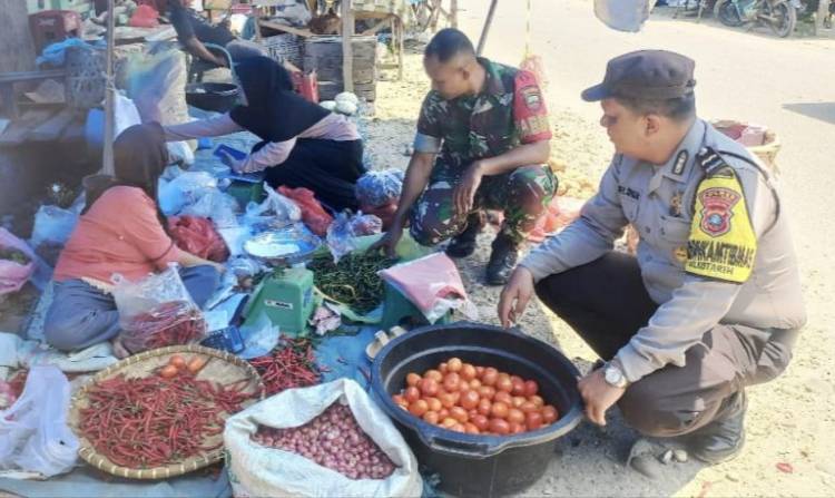 Sinergitas TNI-Polri Sambangi Pasar Tradisional, Pastikan Harga Sembako Stabil dibulan Puasa