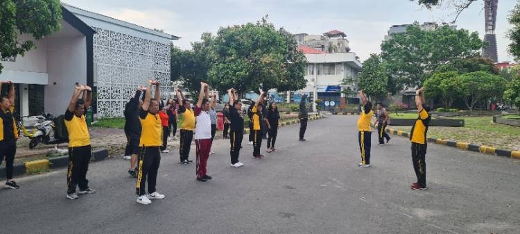 Kapolsek Medan Baru Olahraga Pagi Bersama dengan Personel