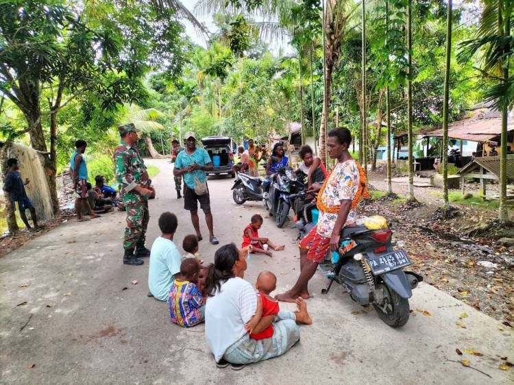 Babinsa Koramil 1710-07/Mapurujaya Lakukan Komsos Secara Intensif