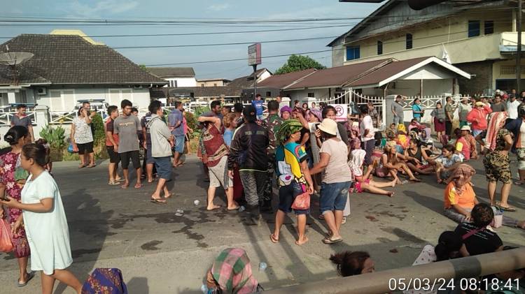 Ratusan Warga Blokir Jl Jamin Ginting