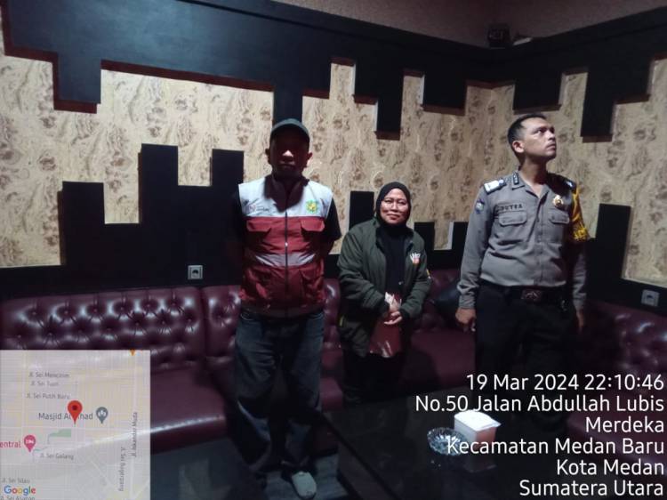 Bhabinkamtibmas Polsek Medan Baru Bersama Tiga Pilar Kelurahan Babura Tindak Lanjut Berita Viral Beroperasinya Heaven 7