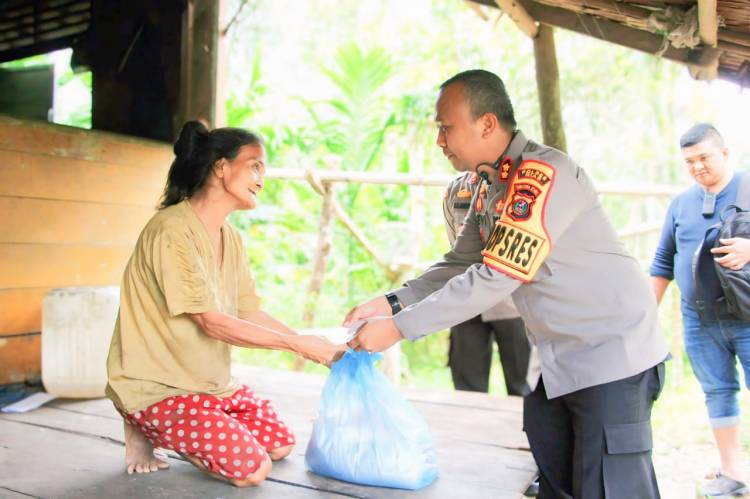 Sambut Ramadan, Kapolres Nias Berbagi ke Warga tak Punya Tempat Tinggal Lumpuh dan Miliki 5 Anak