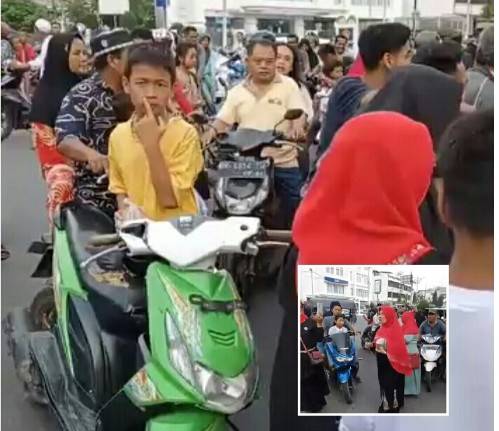 Bundo Kanduang Labuhanbatu Berbagi Takjil di Simpang Enam Kota Rantauprapat
