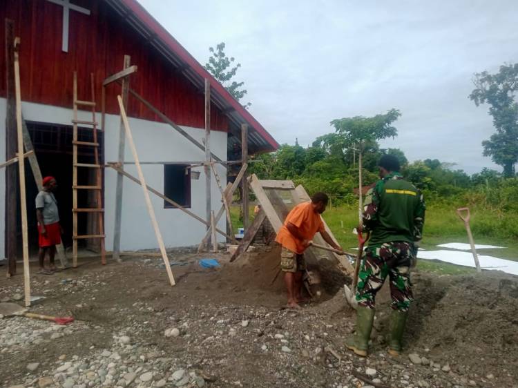 Semangat Warga Bantu Satgas TMMD Ke-119 Kodim 1715/Yahukimo Bangun Gereja