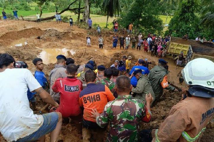 19 Korban Banjir dan Longsor Pesisir Selatan Sumbar Tewas