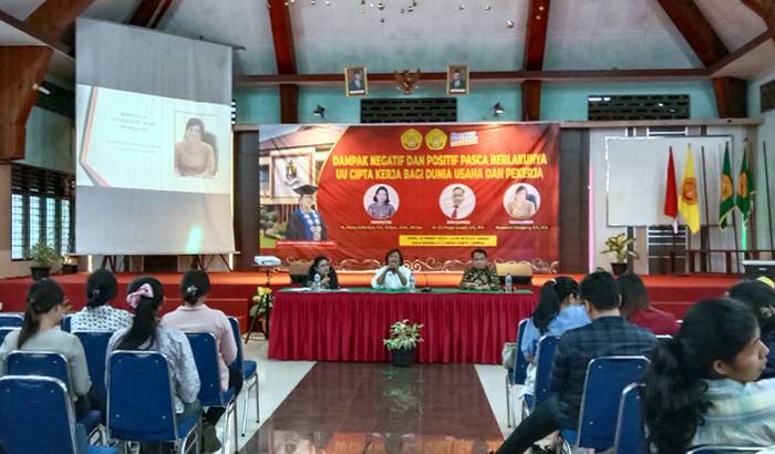 Kuliah Umum FH Unika Santo Thomas Medan Bahas Topik Dampak Positif/Negatif UU CIpta Kerja Bagi Dunia Usaha dan Pekerja
