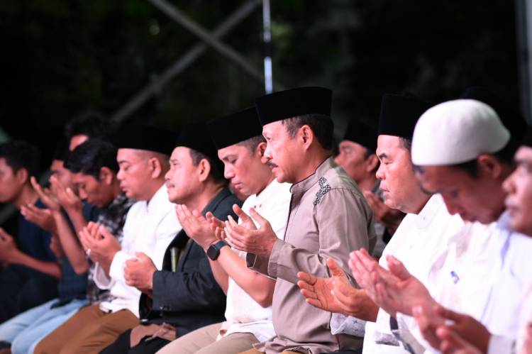 Sekdaprov Sumut Buka Puasa Bersama Petugas Kebersihan