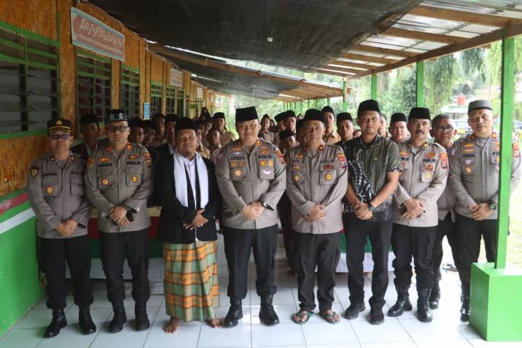 Kapolres Simalungun Gelar Bakti Sosial dan Safari Ramadhan di Pondok Pesantren PM Darul Khoirot