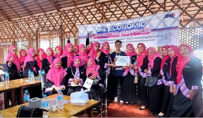 Bersama IPEMI Kota Binjai, JNE Gelar "JNE Connecting Happiness for Economic"
