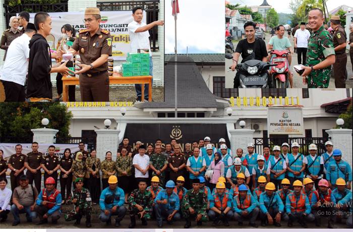 Kejari Gunungsitoli Kolaborasi dengan Kodim 0213/Nias dan PT PLN UP3 Nias Bagi-Bagi Takjil Ramadan 1446 H