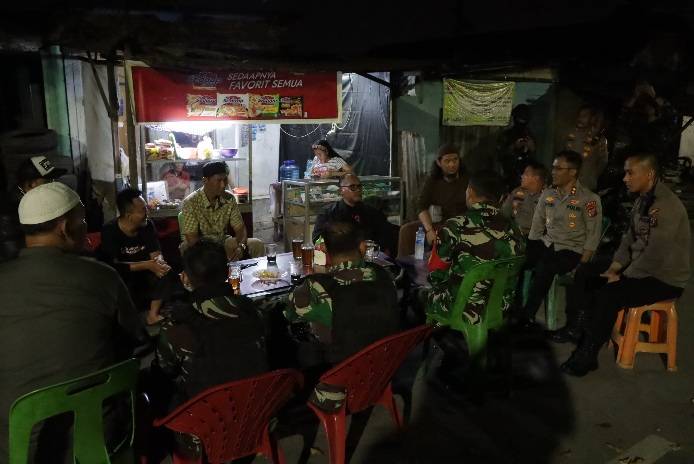 Tengah Malam, Kapolrestabes Medan Sambangi Posko Anti Tawuran di Kelurahan Gaharu