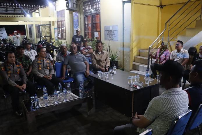 Kunjungi Satgas Anti Tawuran di Kantor Lurah TSM I, Kapolrestabes Medan Beri Motivasi dan Semangat