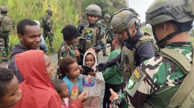 Satgas Yonif 112/DJ Kodam Iskandar Muda Gelar Layanan Kesehatan Gratis dan Pembagian MBG