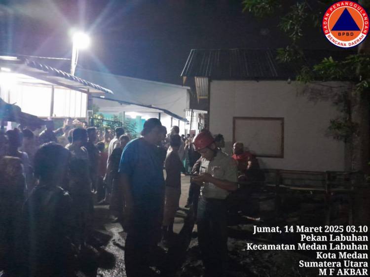Rumah Dua Lantai di Pekan Labuhan Hangus Terbakar