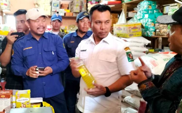 Sidak ke Pasar Sebalawan, Wabup Simalungun Temui Harga Jual Minyak Kita Tak Sesuai HET