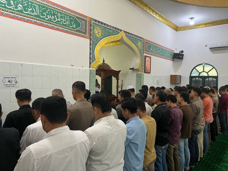 Polrestabes Medan Sholat Ghoib untuk Menghormati Prajurit Bhayangkara Polda Lampung yang Gugur dalam Tugas