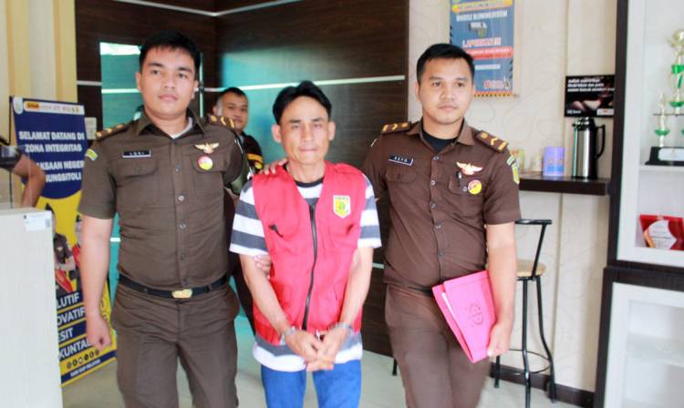 DPO Terpidana Yosarman Bawamenewi Alias Ama Wima Menyerahkan Diri Ke Kejari Gunungsitoli
