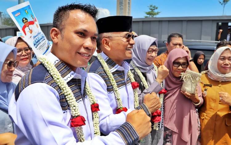 Masyarakat Antusias Sambut Bupati DR H Anton Achmad Saragih dan Benny Gusman Sinaga