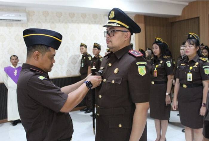 Kajari Madina Lantik Kacabjari Kotanopan, Segera Menyesuaikan Diri Dalam Menjalankan Tugas Pokok dan Fungsi