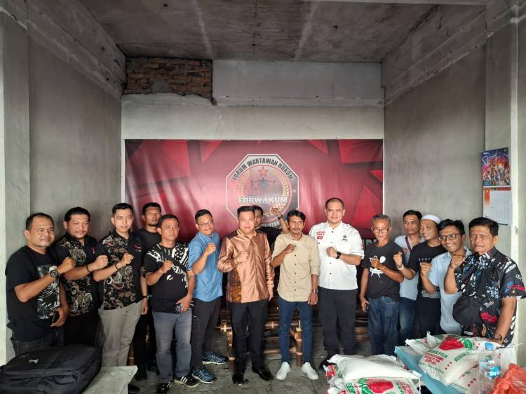 Jelang Idul Fitri 1446 Hijriah, Forwakum Sumut dan Advokat Darmawan Yusuf Berbagi Sembako untuk Masyarakat