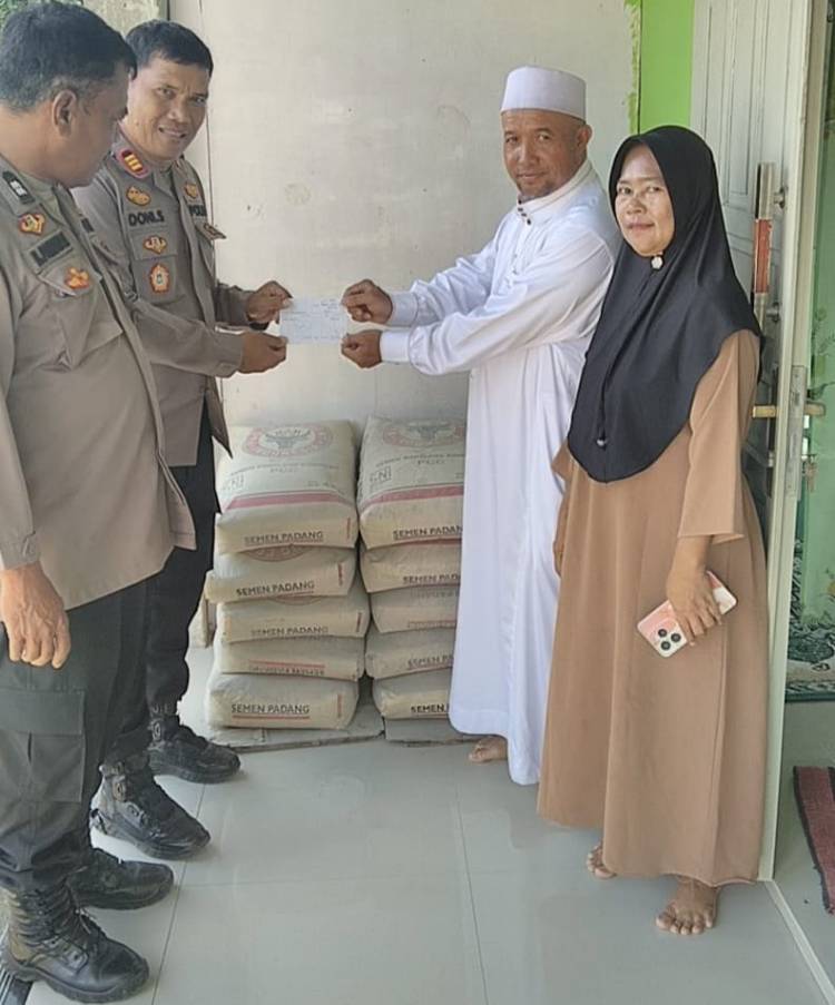 Salurkan Bantuan ke Masjid Mesjid Al-Amin Sidomulyo, Kapolsek Marihat; Berbagi itu Indah