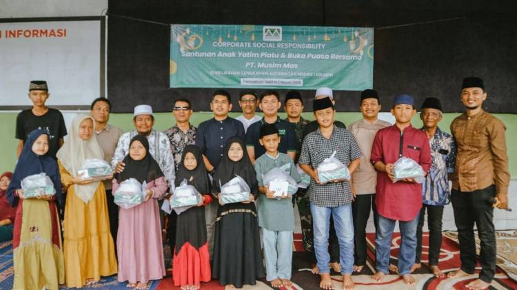 Safari Ramadan, Musim Mas Group Santuni Ratusan Anak Yatim, Bagikan Ribuan Bingkisan Lebaran di Wilayah Operasional