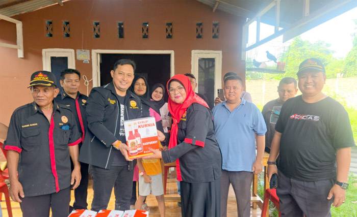 Eratkan Tali Silaturahim, Ketum DPP Himpak Bagikan Paket Lebaran Kepada Pengurus dan Anggota