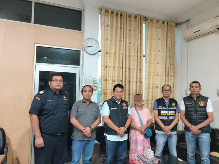 Sat Reskrim Polres Siantar Amankan Wanita Paruhbaya, Jual Rokok Tanpa Cukai