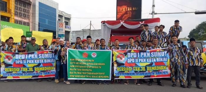 Organisasi Masyarakat PKN Binjai Bagikan Takjil dan Suarakan Dukungan untuk UU TNI