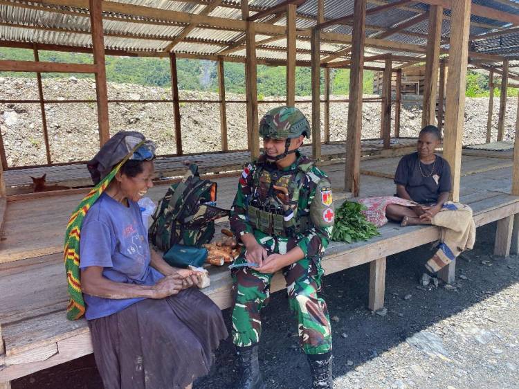 Door to door, Satgas Yonif 715/Mtl Maksimalkan Pelayanan Kesehatan di Puncak Jaya