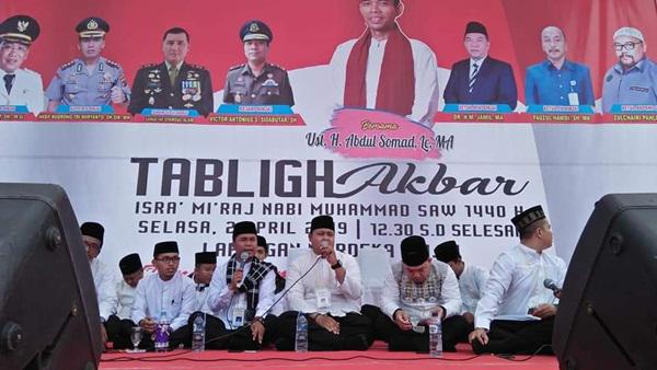 Warga Permasalahkan Panitia Tablig Akbar yang Tidak Cantumkan Foto Ketua DPRD Binjai dalam Spanduk