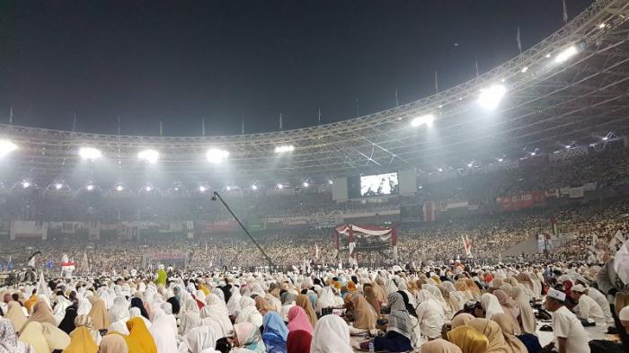 Massa Pendukung Prabowo-Sandi "Ledakkan" GBK