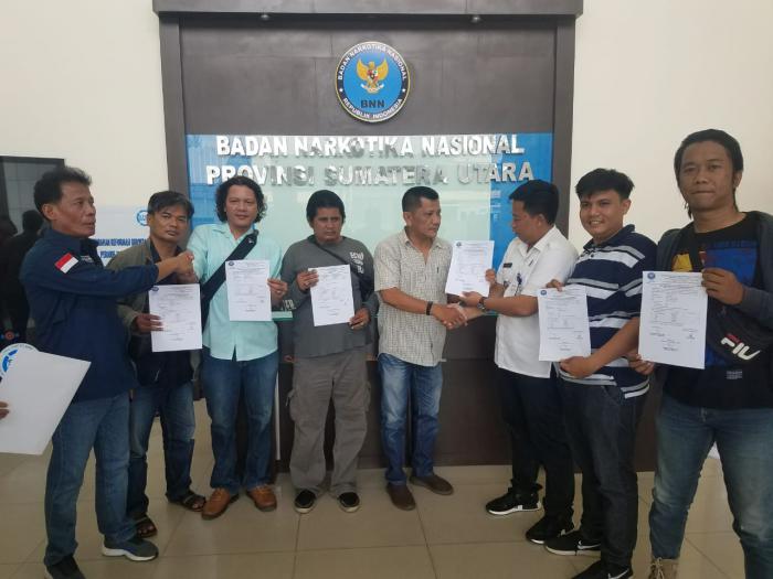 13 Wartawan Unit Polrestabes Medan Terima Surat Bebas Narkoba