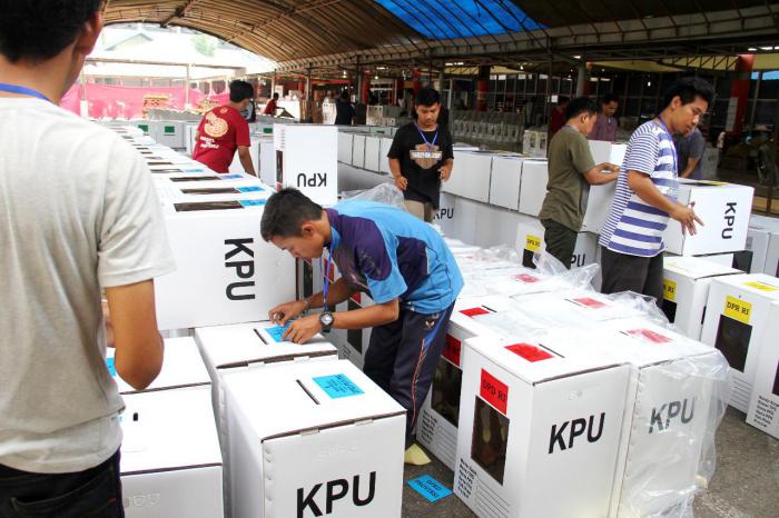 Wakil Wali Kota Lepas Distribusi LogistiK Pemilu