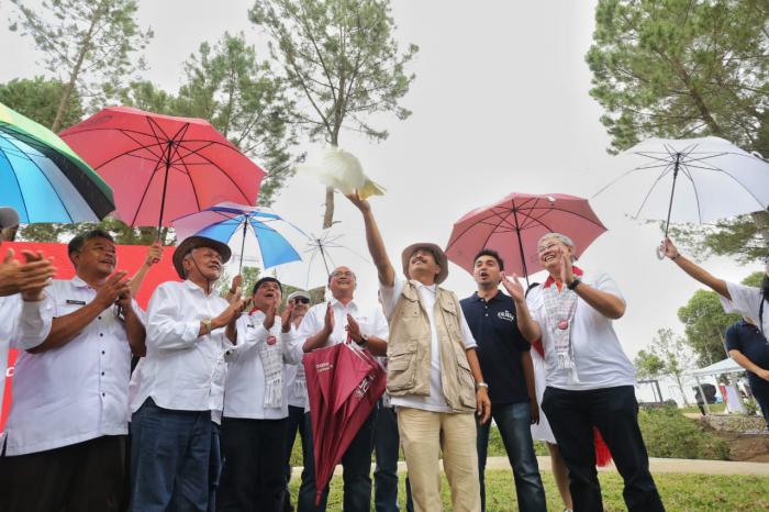 Ditandai Pelepasan Merpati,  Menpar Resmikan  The Kaldera Toba Nomadic Escape