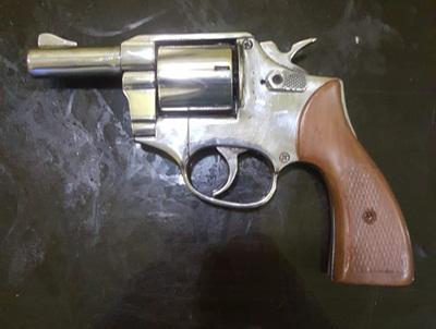 Polisi Ringkus Dua Supir Penjual Senpi Revolver di Medan