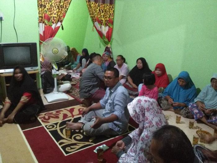 Anak Pedagang Ayam Kampung Ikut Nyaleg, Omak Omak Berharap Menang