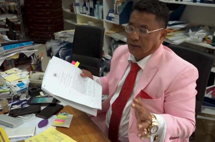 Viral, Hotman Paris Bantu Audrey Hingga Zaskia Gotik Turun Jet Pakai Sandal