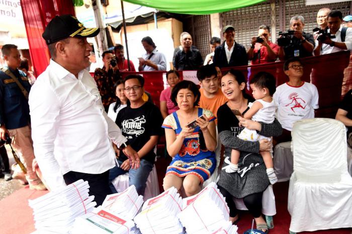 Gubernur Minta Warga Tunggu dan Dengar