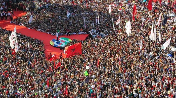 Terus Diserang Fitnah, Jokowi Malah Makin Disayang