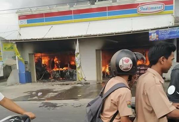  Pendingin Ruangan Meledak, Indomaret di Medan Deli Ludes Diamuk si Jago Merah