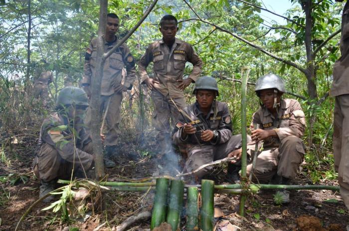 Paramiliter Bakamla Latihan Kompas Bintang dan Jungle Survival