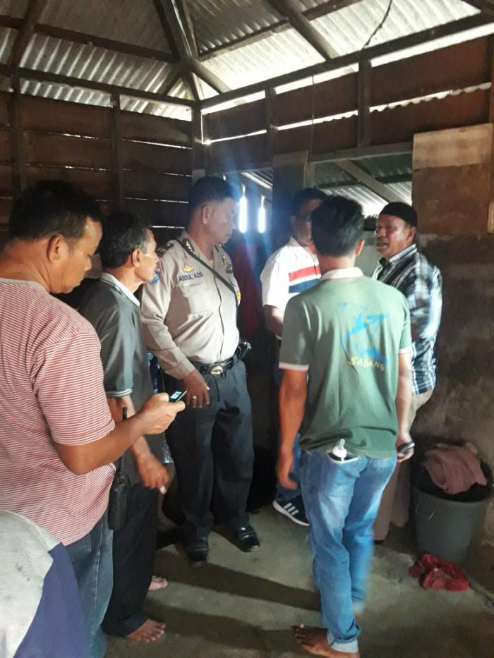 Mengakhiri Hidupnya dengan gantung Diri