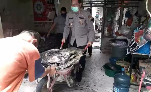 Polsek Medan Helvetia Bedah Rumah Korban Kebakaran