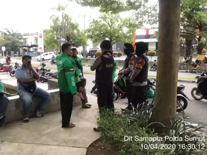 Poldasu Melakukan Patroli dan Membubarkan Warga Yang Kumpul kumpul